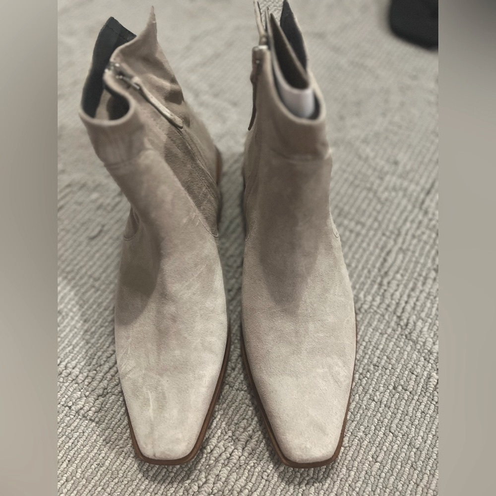 Grey suede nwot boots NWOT